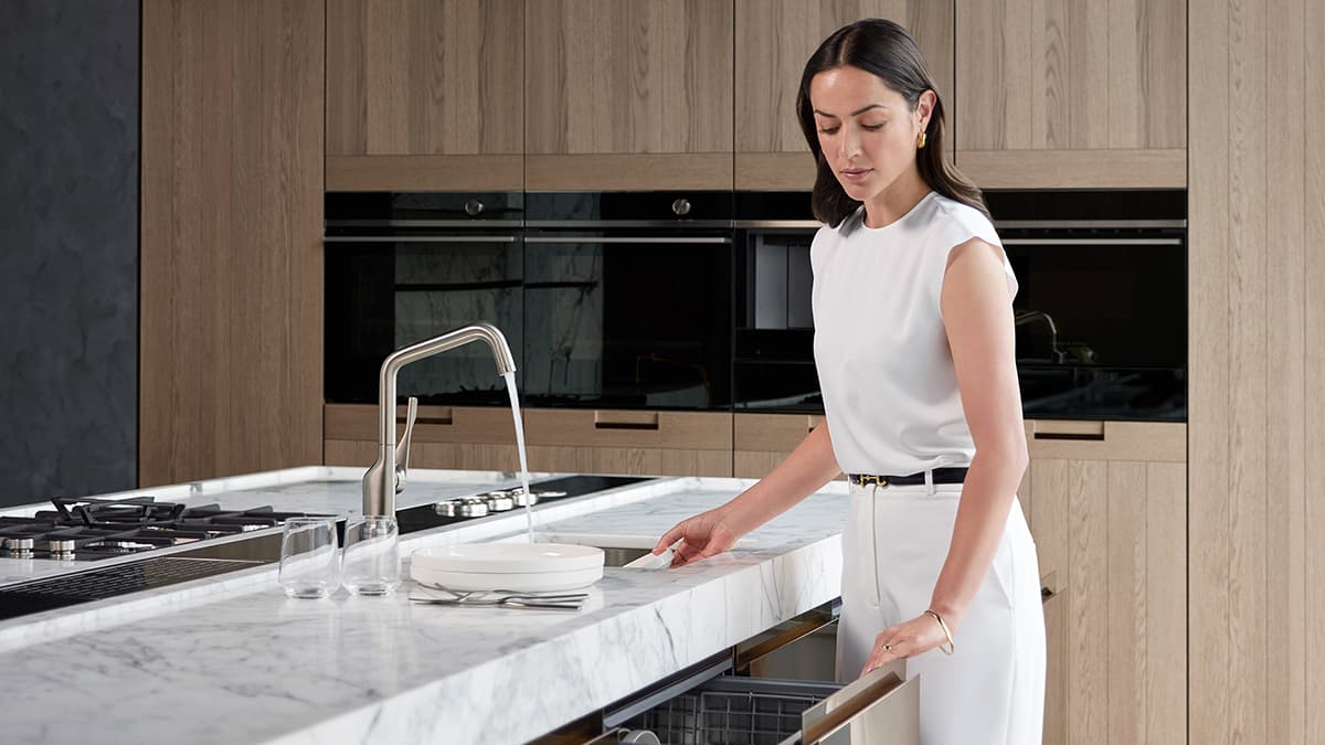 La cuisine contemporaine Arclinea, présentant les appareils ménagers intégrés