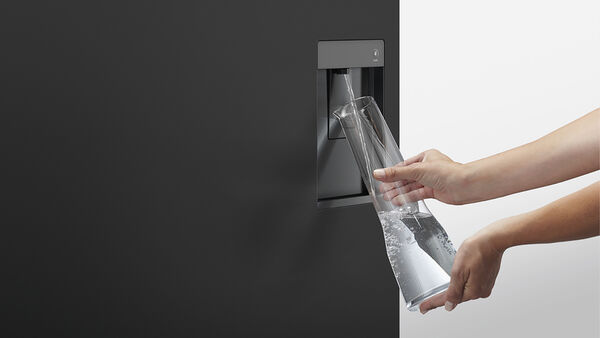 Slimline water dispenser and ice maker