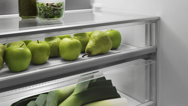 Dual humidity drawers