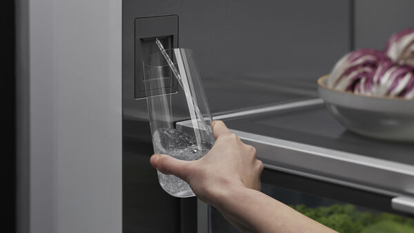 RS3684WRUVE1 | 36" Series 11 Integrated Refrigerator Freezer, Ice & Water