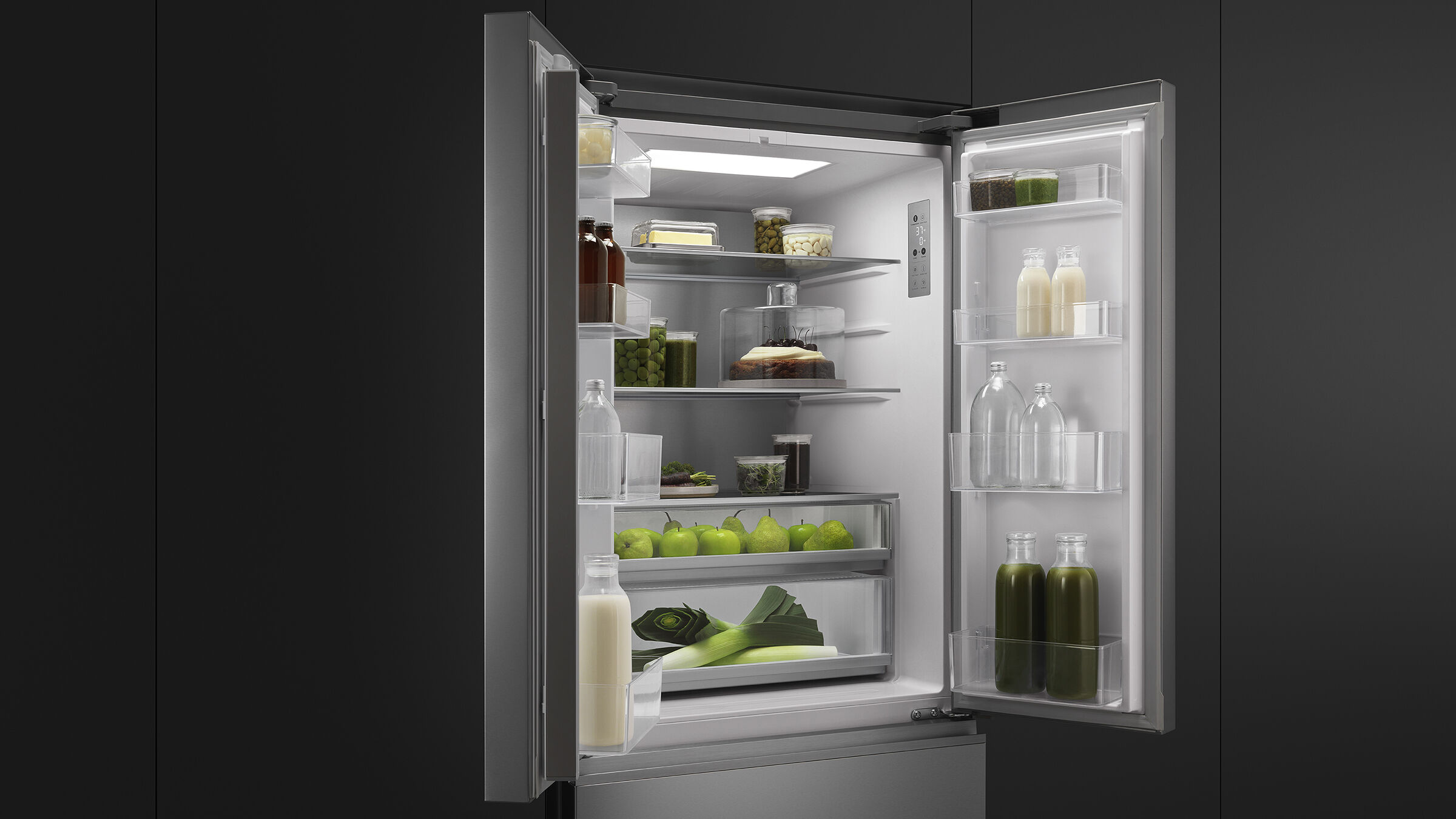 18cu ft Series 7 French Door Refrigerator Freezer, Ice & water