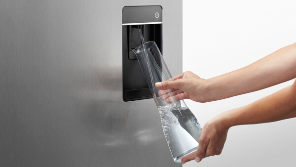 Slimline water dispenser