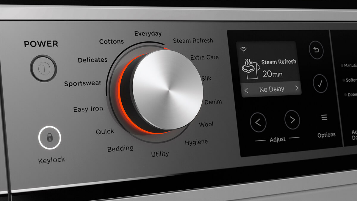 蒸汽护理洗衣机面板的特写镜头，显示洗涤程序选项