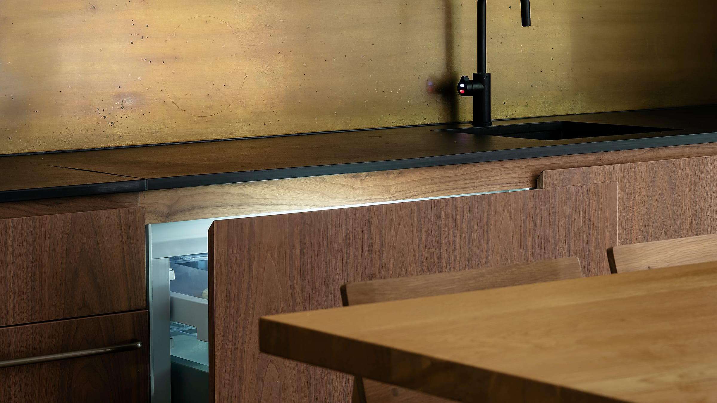 Fisher & Paykel Integrated CoolDrawer™ multi-temperature drawer front view