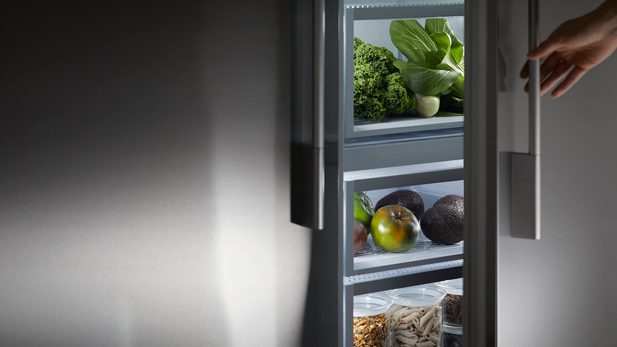 CLEANS EXACTLY WHAT IT SEES