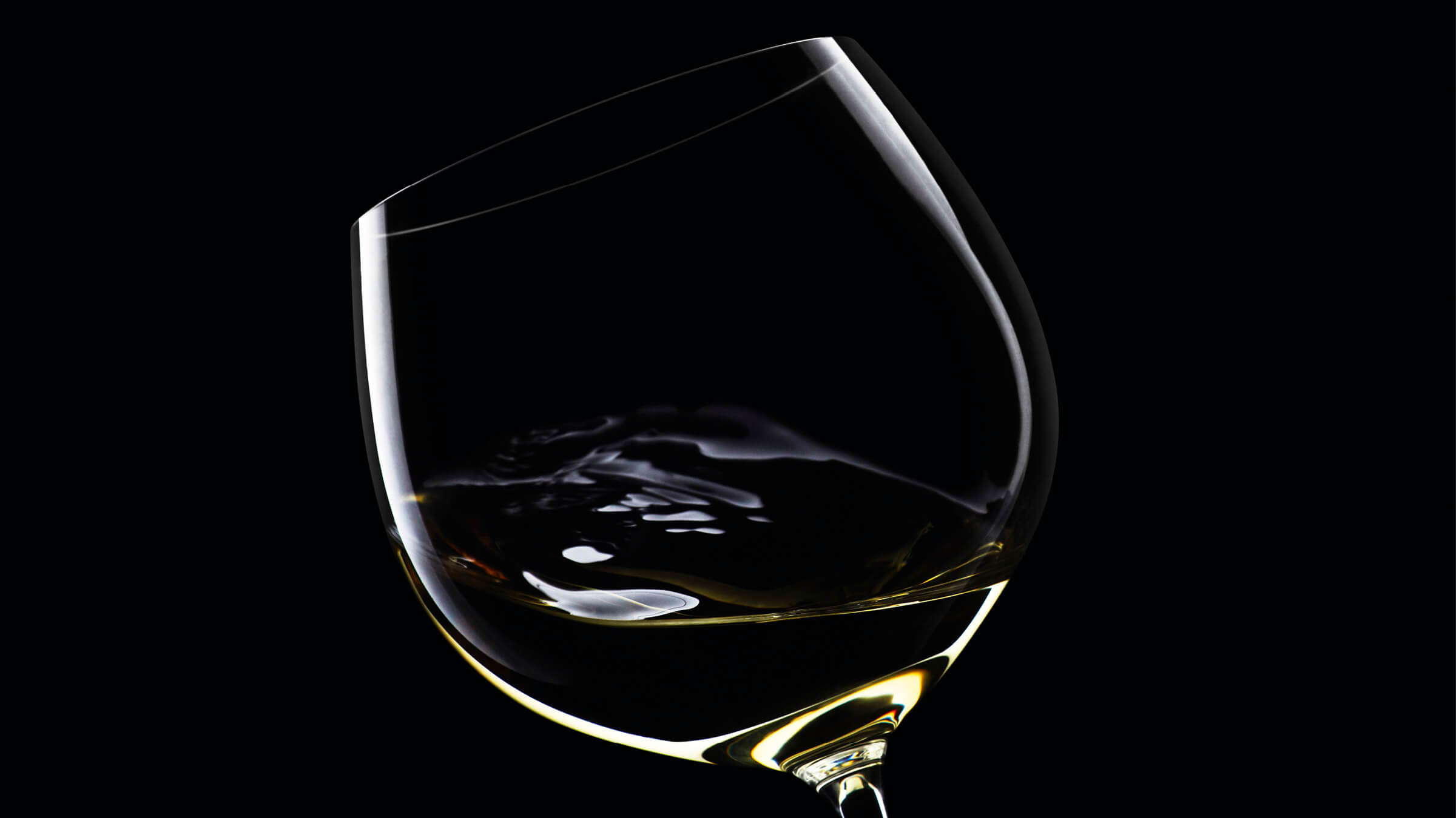 White wine in a glass, illustrating precise chilling