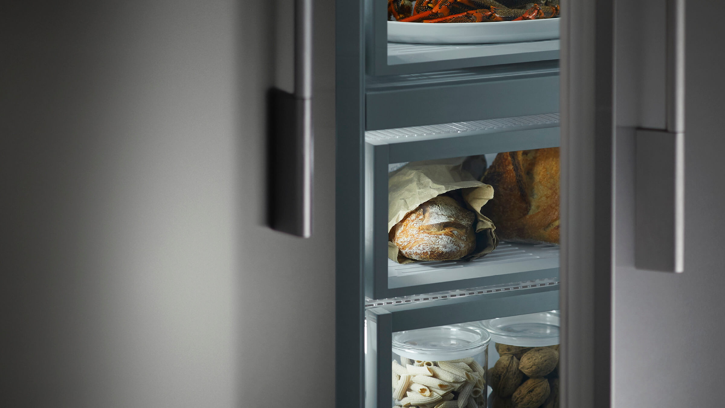 Cold platter of fresh seafood stored in a Chill mode compartment