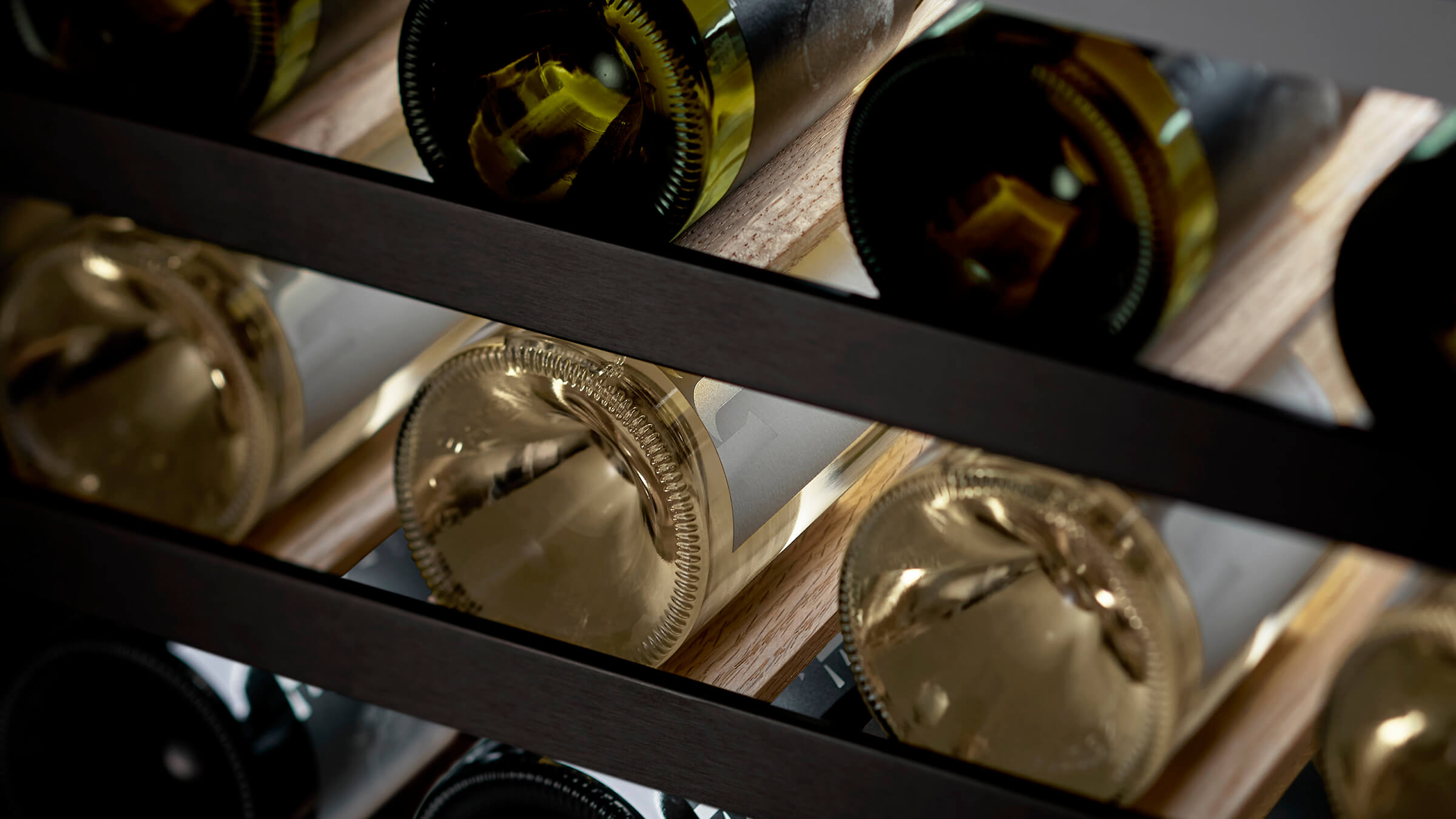 Efficient compressor system reducing power consumption